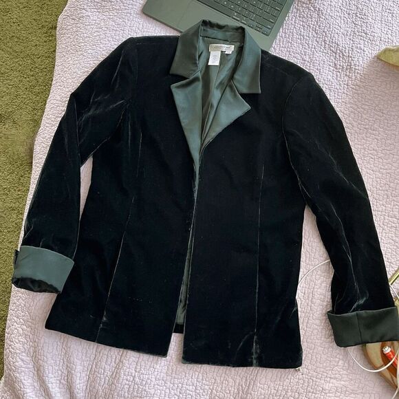 NWOT Midnight Blue Velvet Blazer Black Satin Lapel Cuffs Size M - Picture 9 of 9